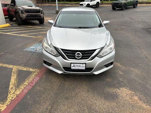 Used 2017 Nissan Altima 2.5 S w/ Power Driver Seat Package FWD image 4