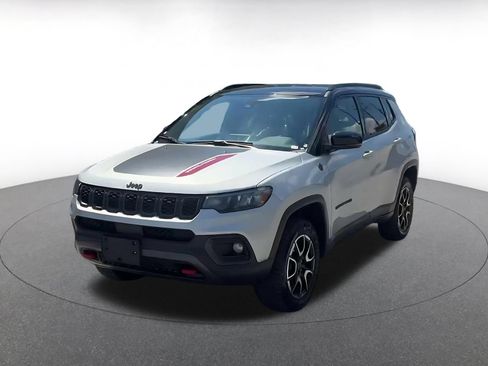 Used 2025 Jeep Compass Trailhawk AWD/4WD image 7