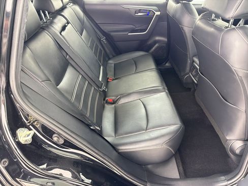 Used 2020 Toyota RAV4 XLE Premium FWD image 27