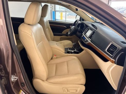 Used 2018 Toyota Highlander Limited image 24