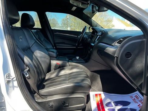 Used 2019 Chrysler 300 S image 23
