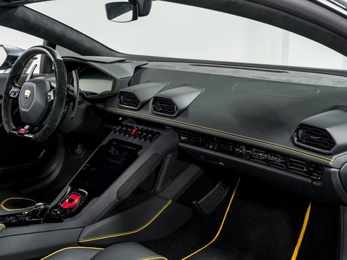 Used 2023 Lamborghini Huracan EVO RWD image 34