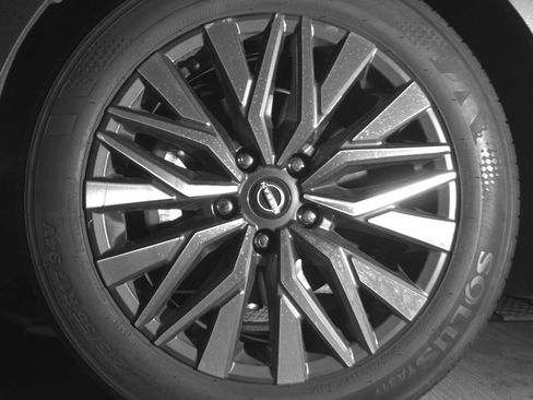 Used 2025 Nissan Altima 2.5 SV FWD image 12