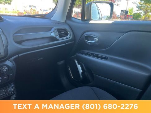 Used 2022 Jeep Renegade Latitude w/ Convenience Group AWD/4WD image 27