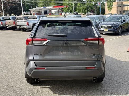 Used 2022 Toyota RAV4 LE AWD/4WD image 5