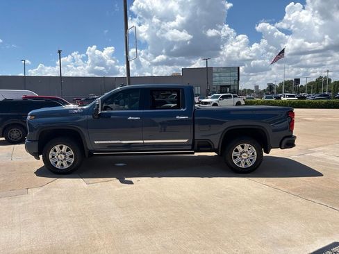 Used 2024 Chevrolet Silverado 2500 High Country w/ Technology Package AWD/4WD image 5
