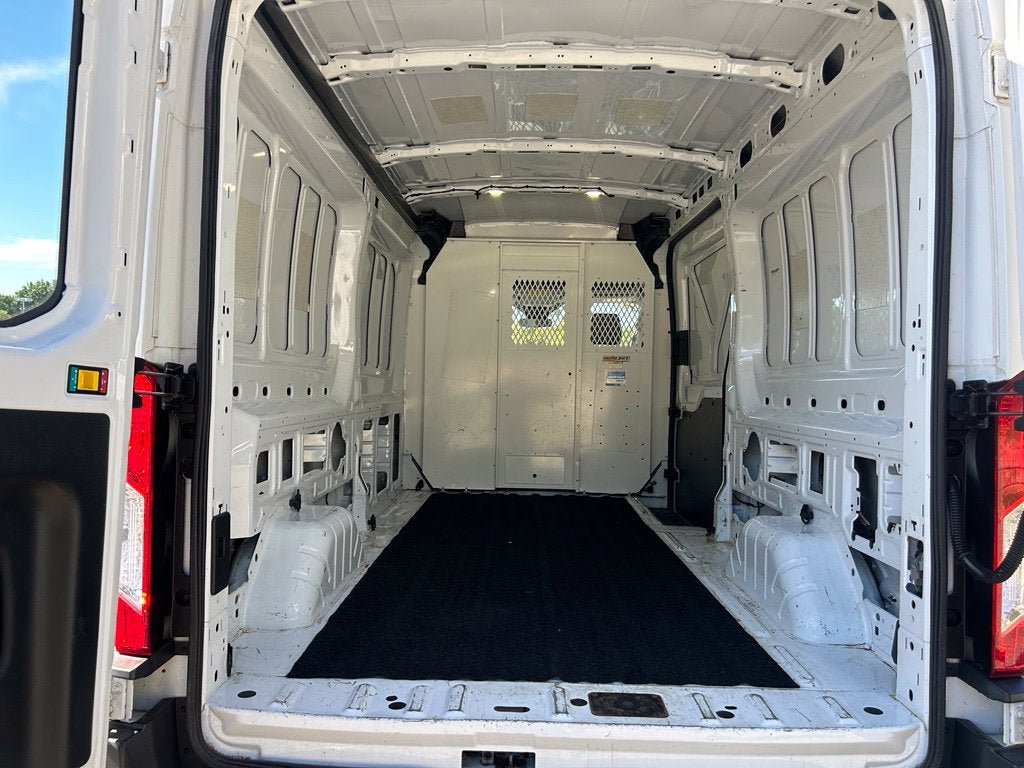 Used 2018 Ford Transit 250 148 Medium Roof RWD image 21