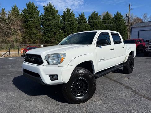Used 2015 Toyota Tacoma PreRunner image 1