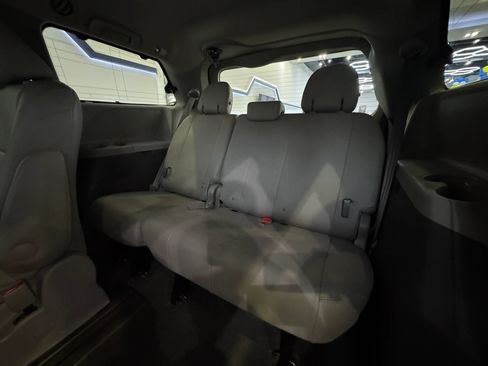 Used 2016 Toyota Sienna XLE Premium w/ Outdoor Package FWD image 26