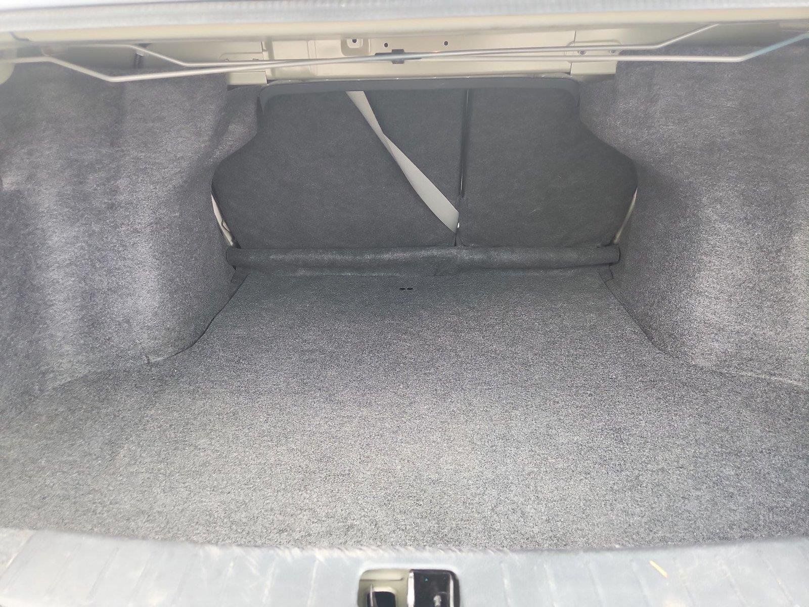 Used 2014 Nissan Versa SV FWD image 27