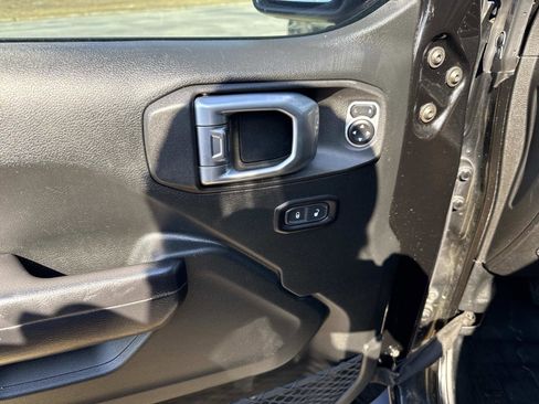 Used 2020 Jeep Gladiator Sport w/ Quick Order Package 24S image 17