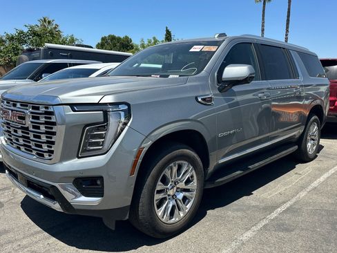 Used 2025 GMC Yukon XL Denali AWD/4WD image 2