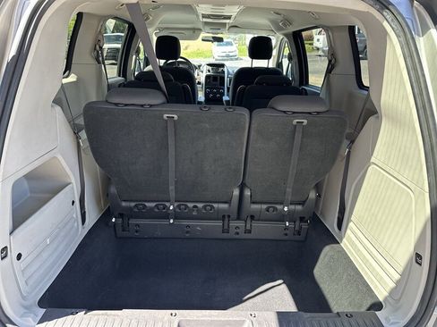 Used 2010 Dodge Grand Caravan SXT FWD image 13