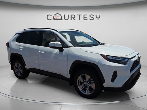 Used 2024 Toyota RAV4 XLE w/ Convenience Package image 3