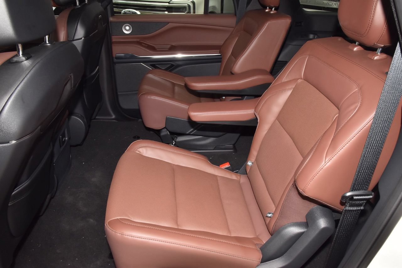 New 2026 Lincoln Navigator L Reserve AWD/4WD image 14