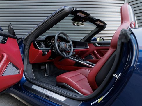 Certified 2025 Porsche 911 Turbo image 4