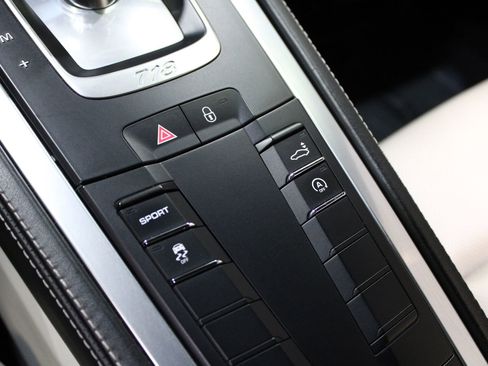 Used 2018 Porsche 718 Cayman RWD image 35