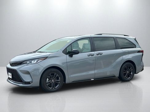 Certified 2026 Toyota Sienna XSE image 8