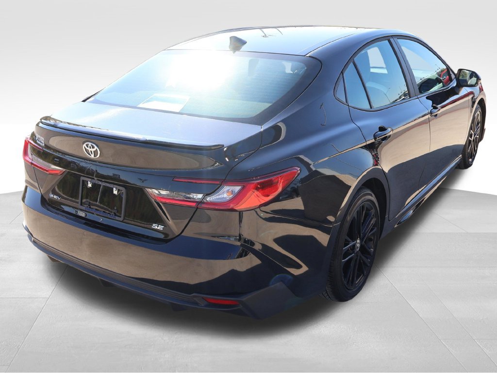 Used 2026 Toyota Camry SE FWD image 5