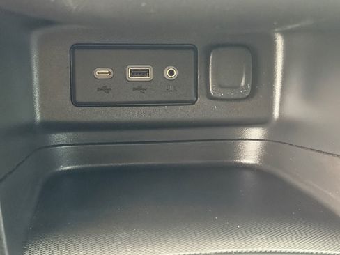 Used 2023 Chevrolet Equinox RS FWD image 17