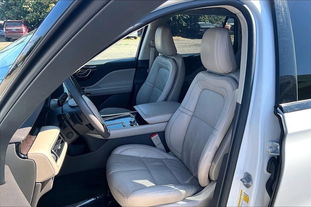 Used 2022 Lincoln Aviator Reserve w/ Equipment Group 201A AWD/4WD image 9