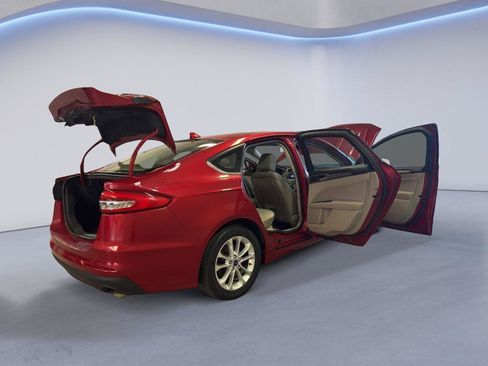 Used 2020 Ford Fusion SE FWD image 14