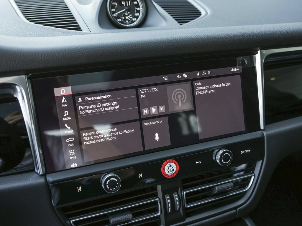 Certified 2026 Porsche Macan AWD/4WD image 21