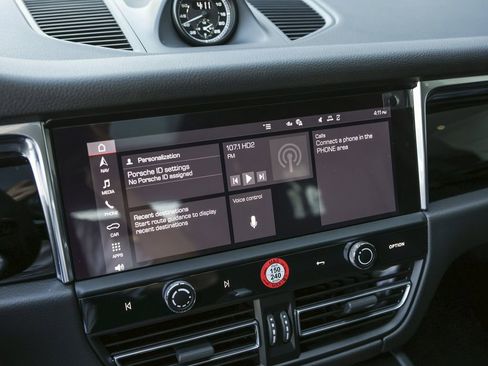 Certified 2026 Porsche Macan AWD/4WD image 21