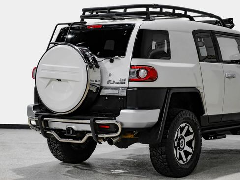 Used 2014 Toyota FJ Cruiser 4WD w/ Upgrade Package image 12