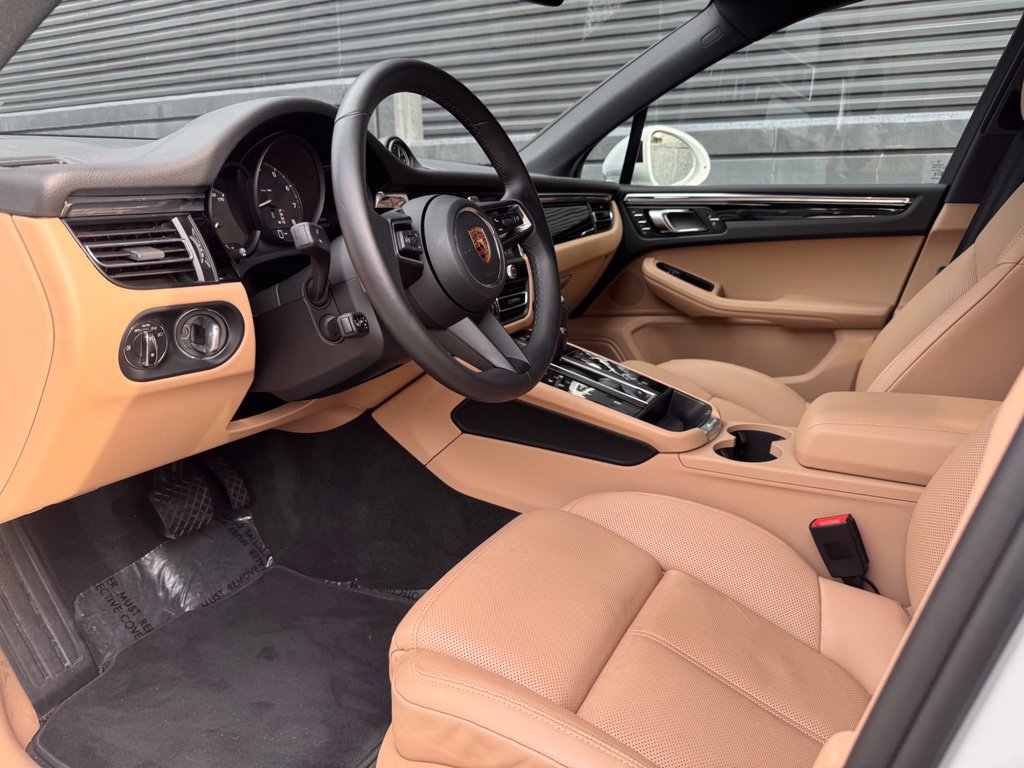 Certified 2026 Porsche Macan AWD/4WD image 4