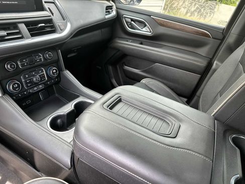 Used 2023 Chevrolet Suburban Premier AWD/4WD image 21