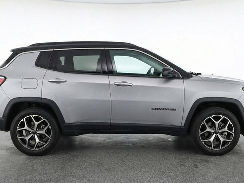 Used 2025 Jeep Compass Limited AWD/4WD image 11