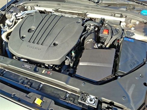 Used 2022 Volvo S60 B5 Momentum w/ Premium Package image 26