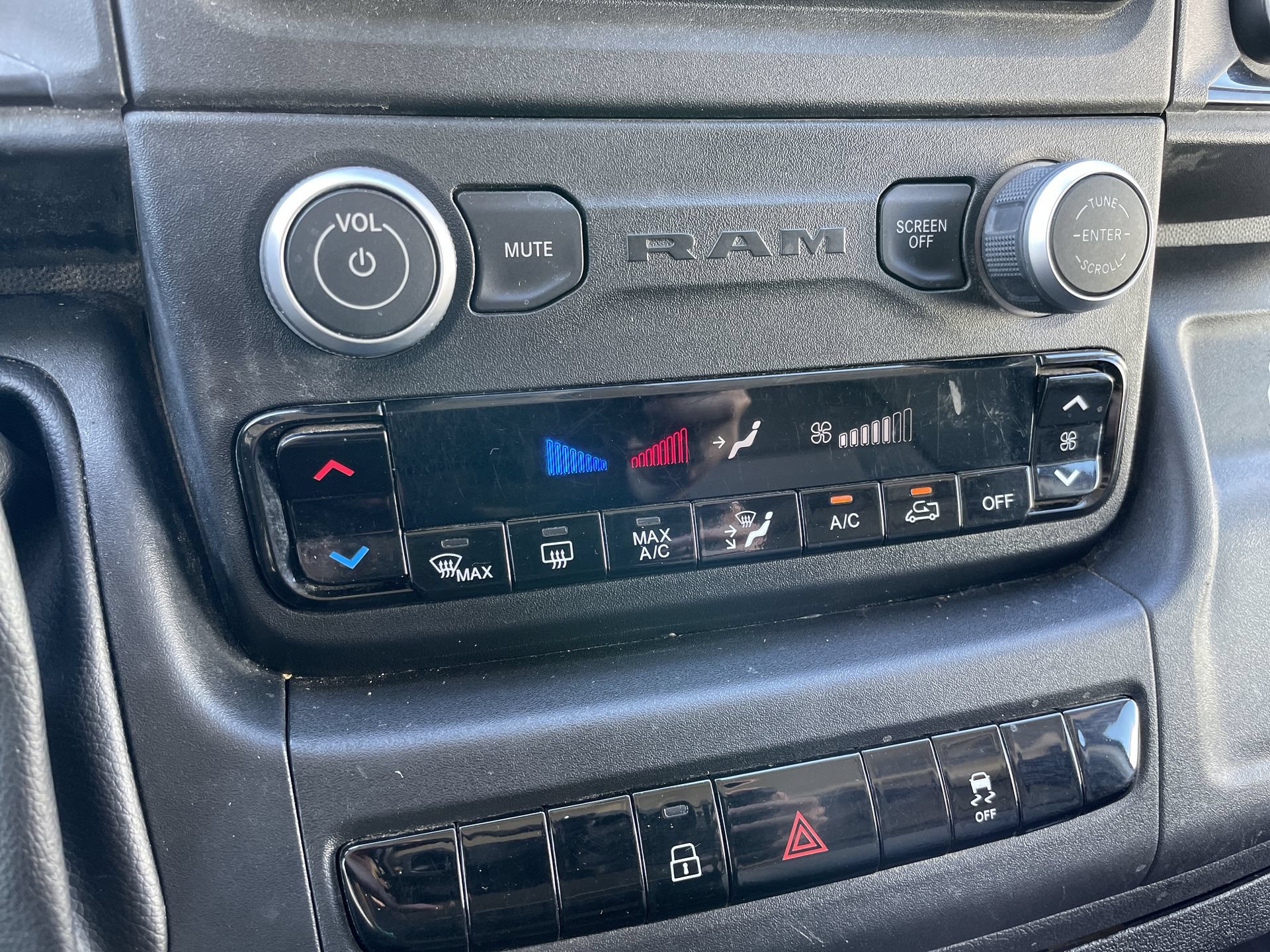 Used 2025 RAM ProMaster 2500 w/ Convenience Group FWD image 19