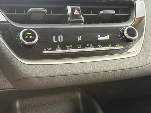 Used 2021 Toyota Corolla LE FWD image 15