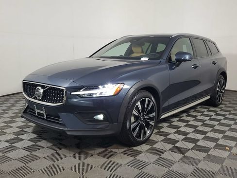Used 2025 Volvo V60 B5 Cross Country Ultra w/ Protection Package Premier AWD/4WD image 3