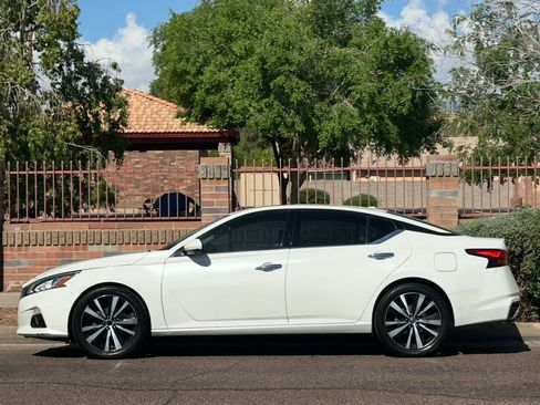 Used 2019 Nissan Altima 2.5 Platinum AWD/4WD image 3