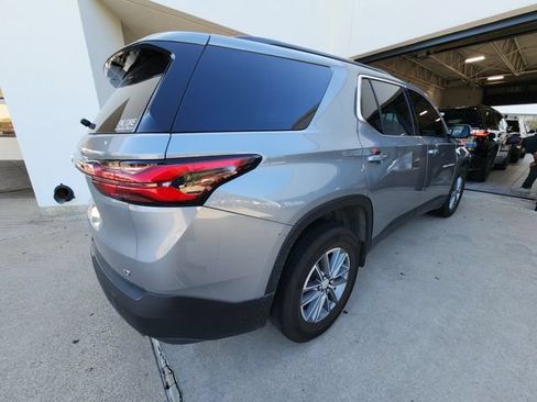 Used 2023 Chevrolet Traverse LT FWD image 4