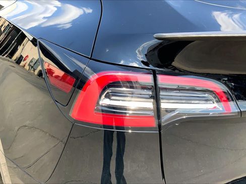 Used 2022 Tesla Model Y Performance AWD/4WD image 27