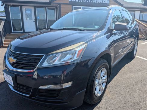 Used 2015 Chevrolet Traverse LS FWD image 2