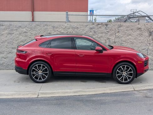 Certified 2025 Porsche Cayenne Coupe image 8