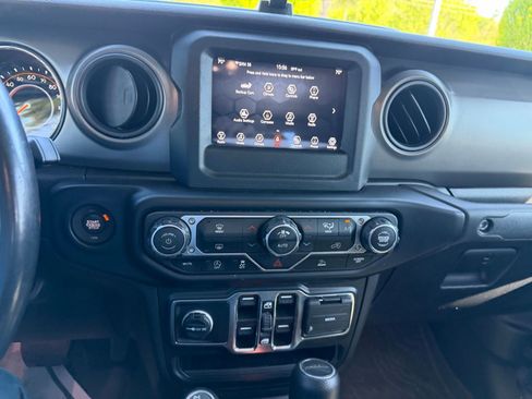 Used 2022 Jeep Gladiator Sport AWD/4WD image 9