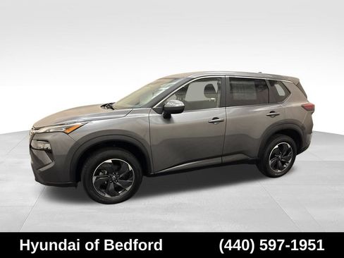 Used 2024 Nissan Rogue SV AWD/4WD image 9