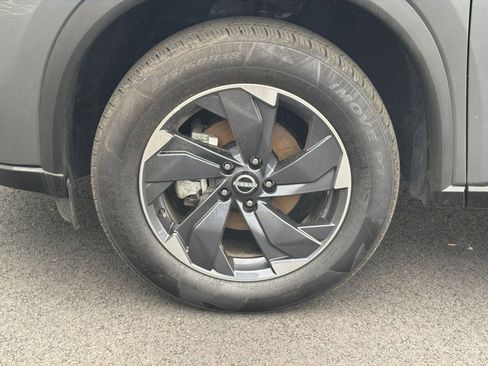 Used 2025 Nissan Rogue SV image 31