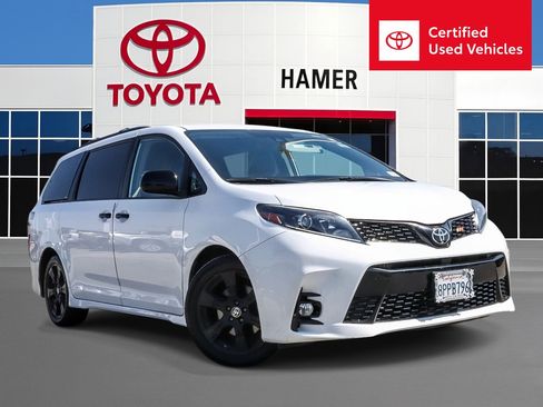 Used 2020 Toyota Sienna SE w/ Nightshade Edition FWD image 1