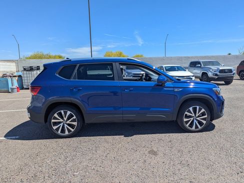 Used 2024 Volkswagen Taos SE image 5