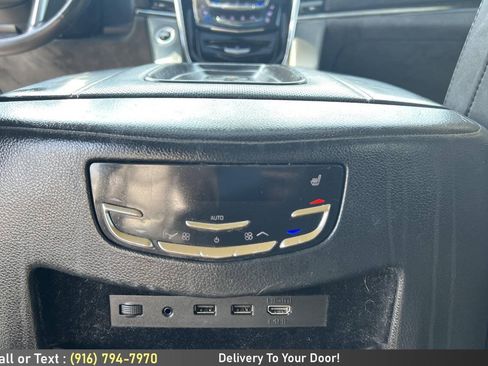 Used 2017 Cadillac Escalade Platinum AWD/4WD image 27