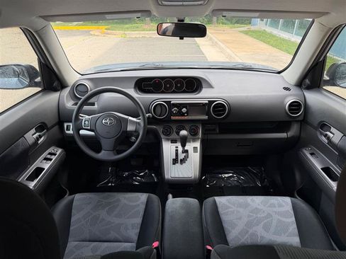 Used 2011 Scion xB FWD image 38
