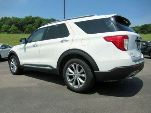 Used 2023 Ford Explorer Limited image 3