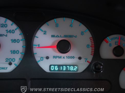 Used 2001 Ford Mustang GT RWD image 40